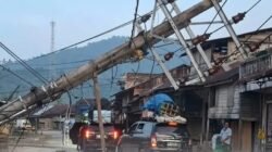Tiang Listrik Roboh di Aceh Selatan, Enam Kecamatan Terdampak Pemadaman